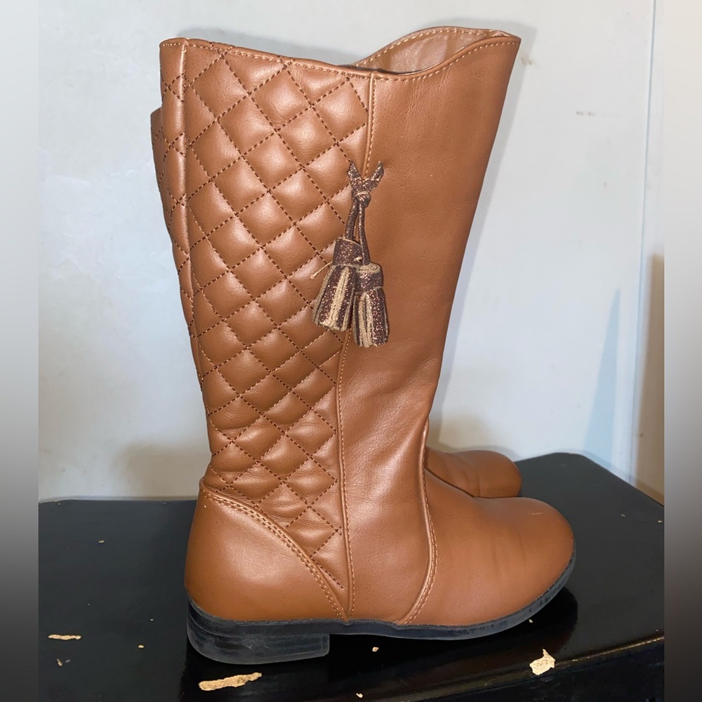 Arizona Company Big Girls Boots Size 2 Brown.